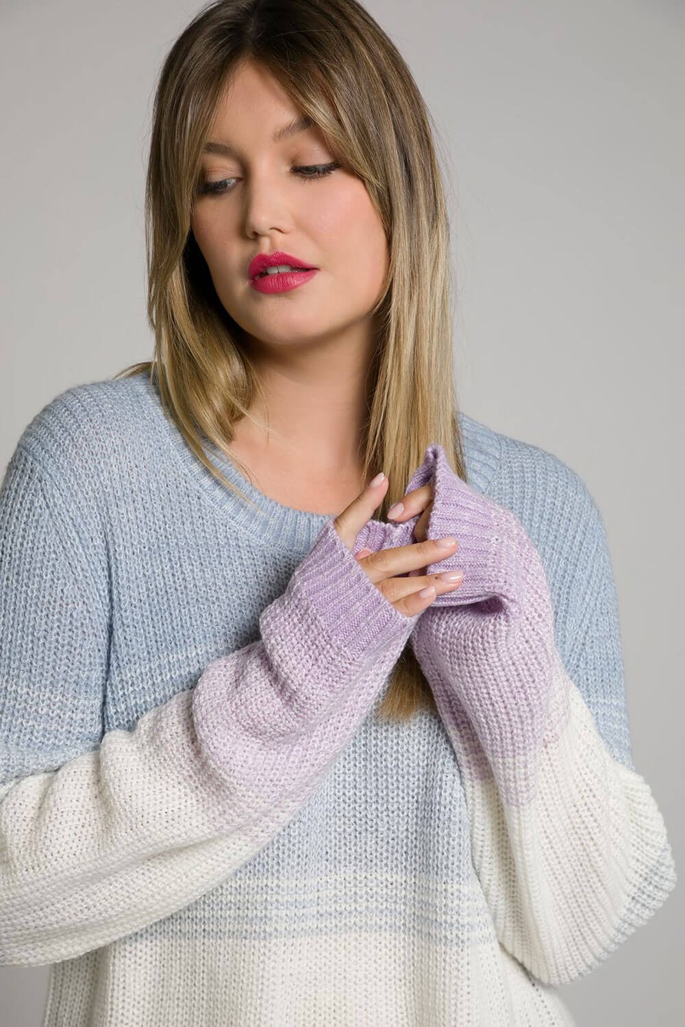 781816800_model_g_21 plius dydzio megztinis moterims oversize