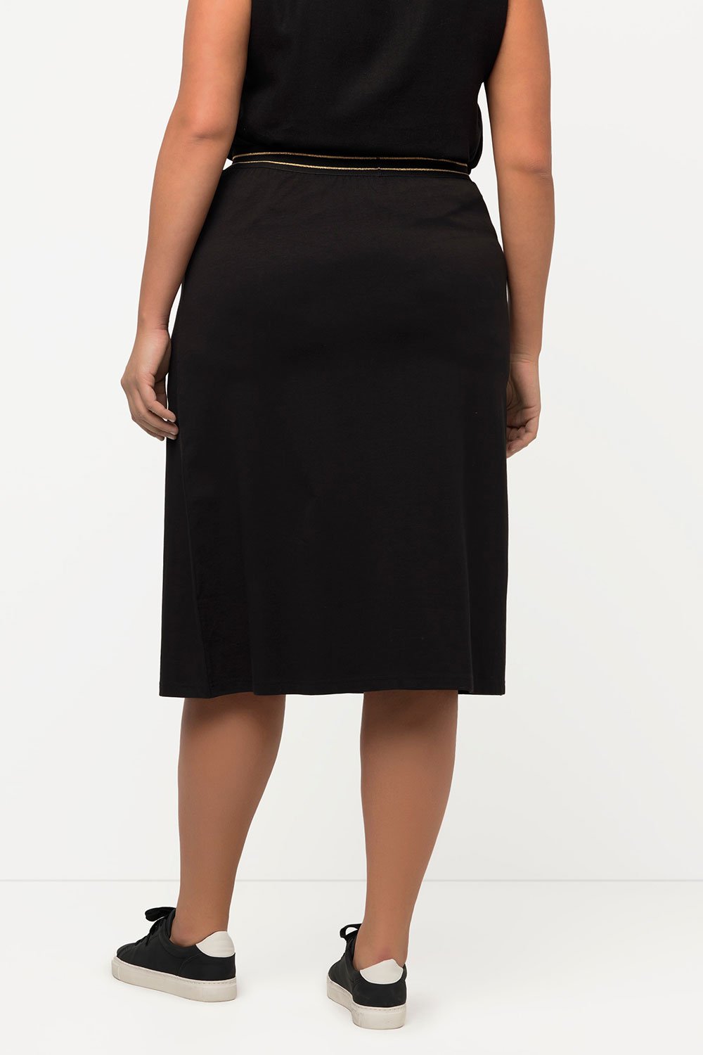 815856100_model_g_02