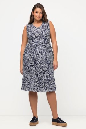 indigo spalvos suknele