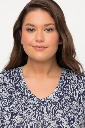 indigo spalvos suknele