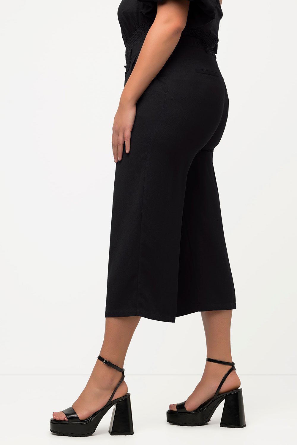 818346100_model_g_03