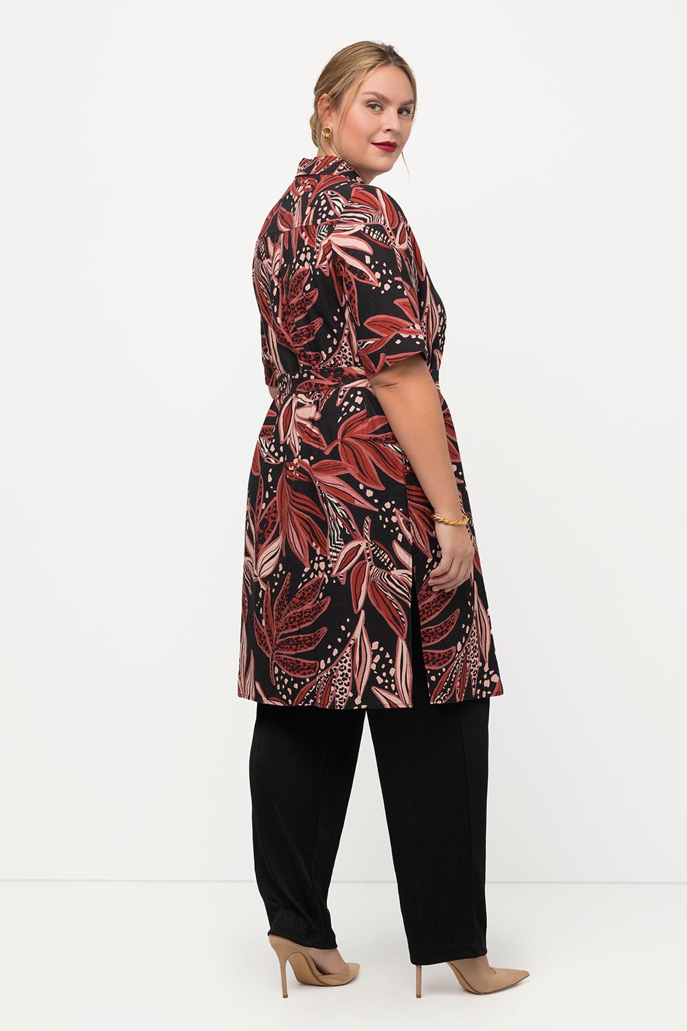 817654100_model_g_02 tunika su gelemis suknele