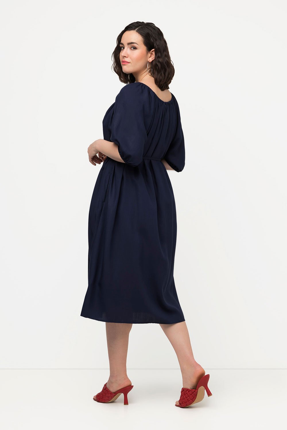 817494741_model_g_02