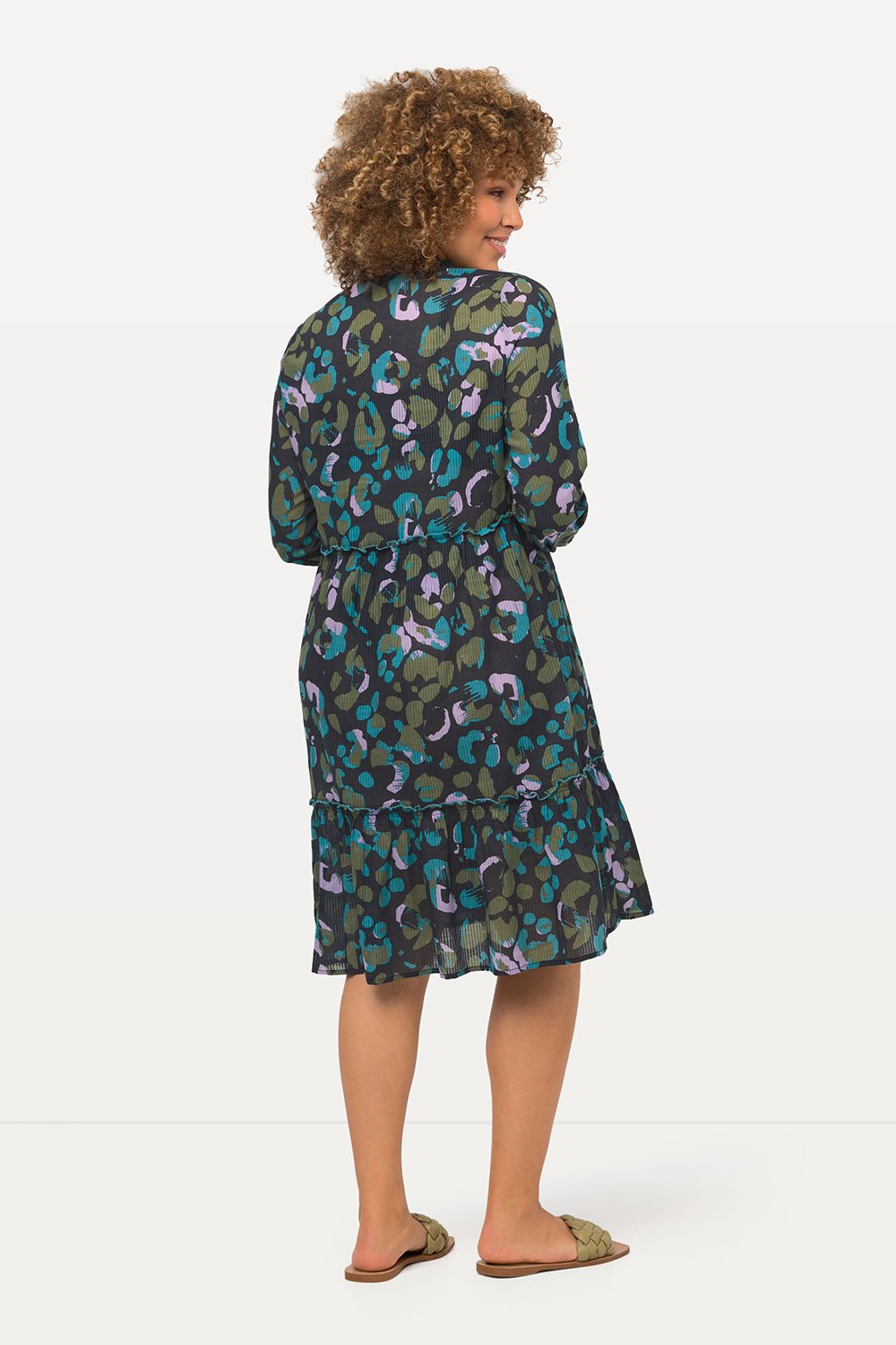 807399100_model_g_02