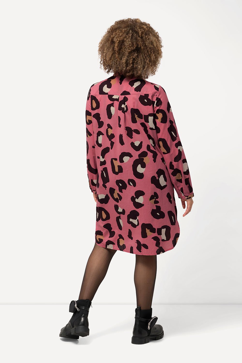 818815521_model_g_02