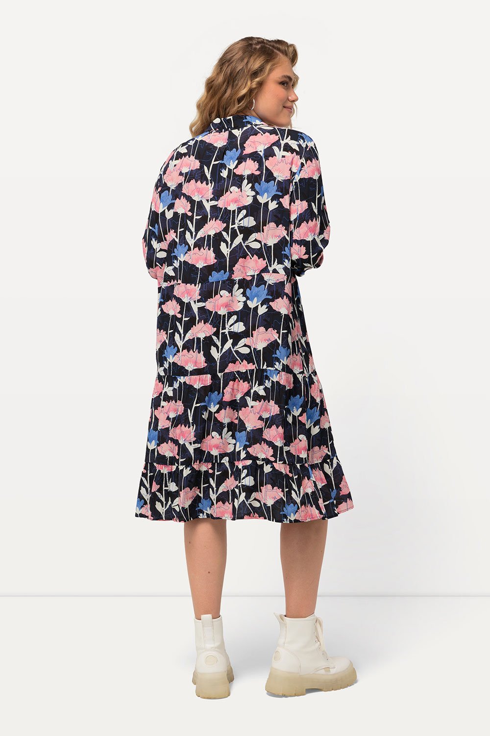 823742130_model_g_02
