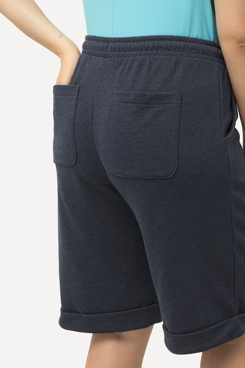 826682130_model_g_21 tamsiai melyni moteriski sortai