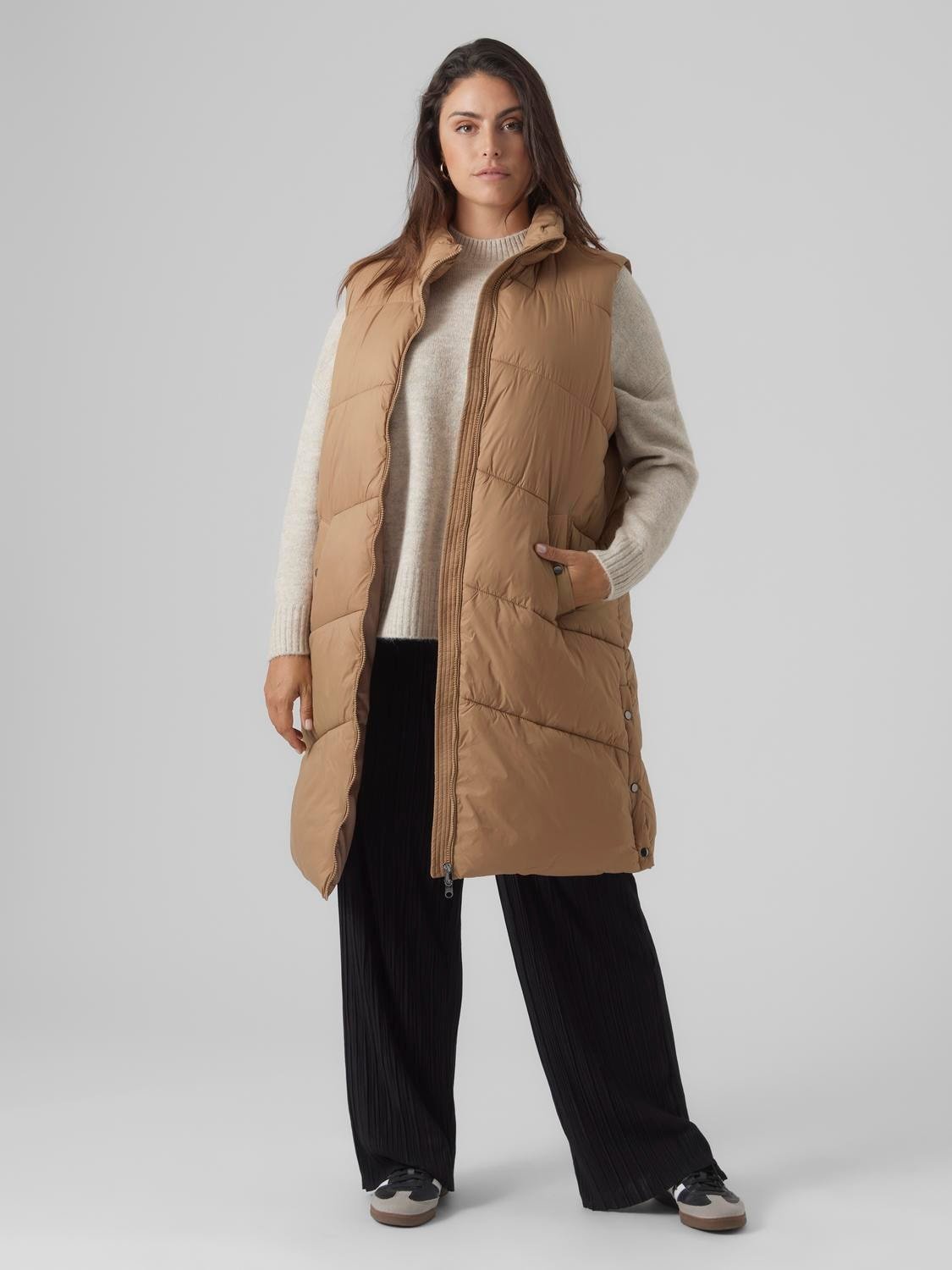 vm__4292603__front1 sviesiai ruda moteriska dygsniuota liemene