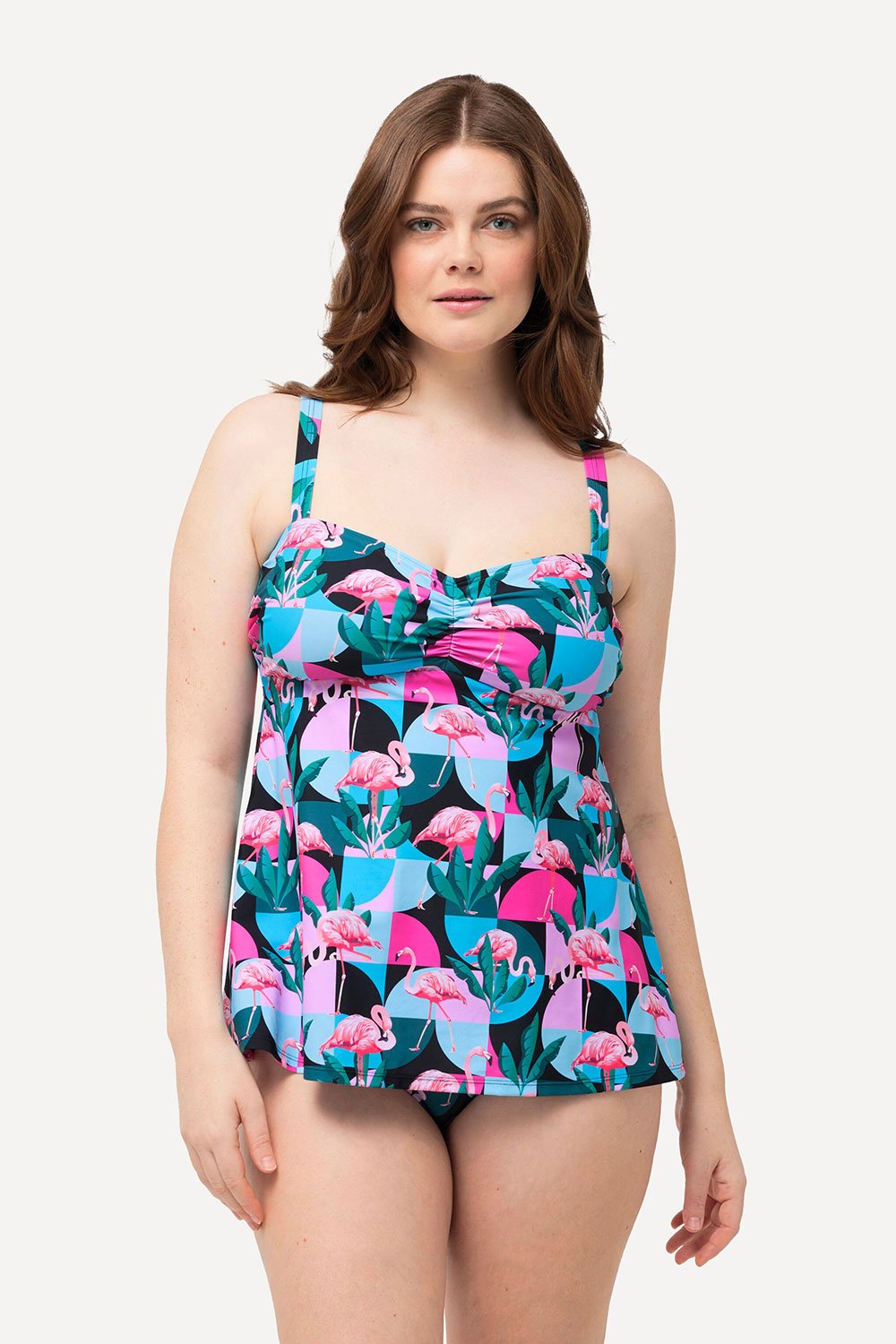 826419100_model_g_01 plius dydiu bikiniai