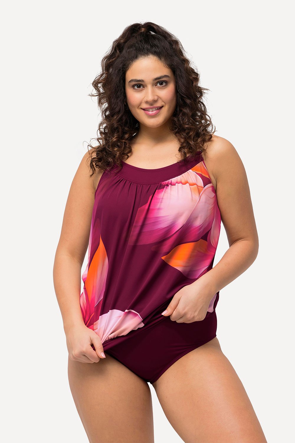 826517542_model_g_30 dvieju daliu maudomukas moterims raudonas