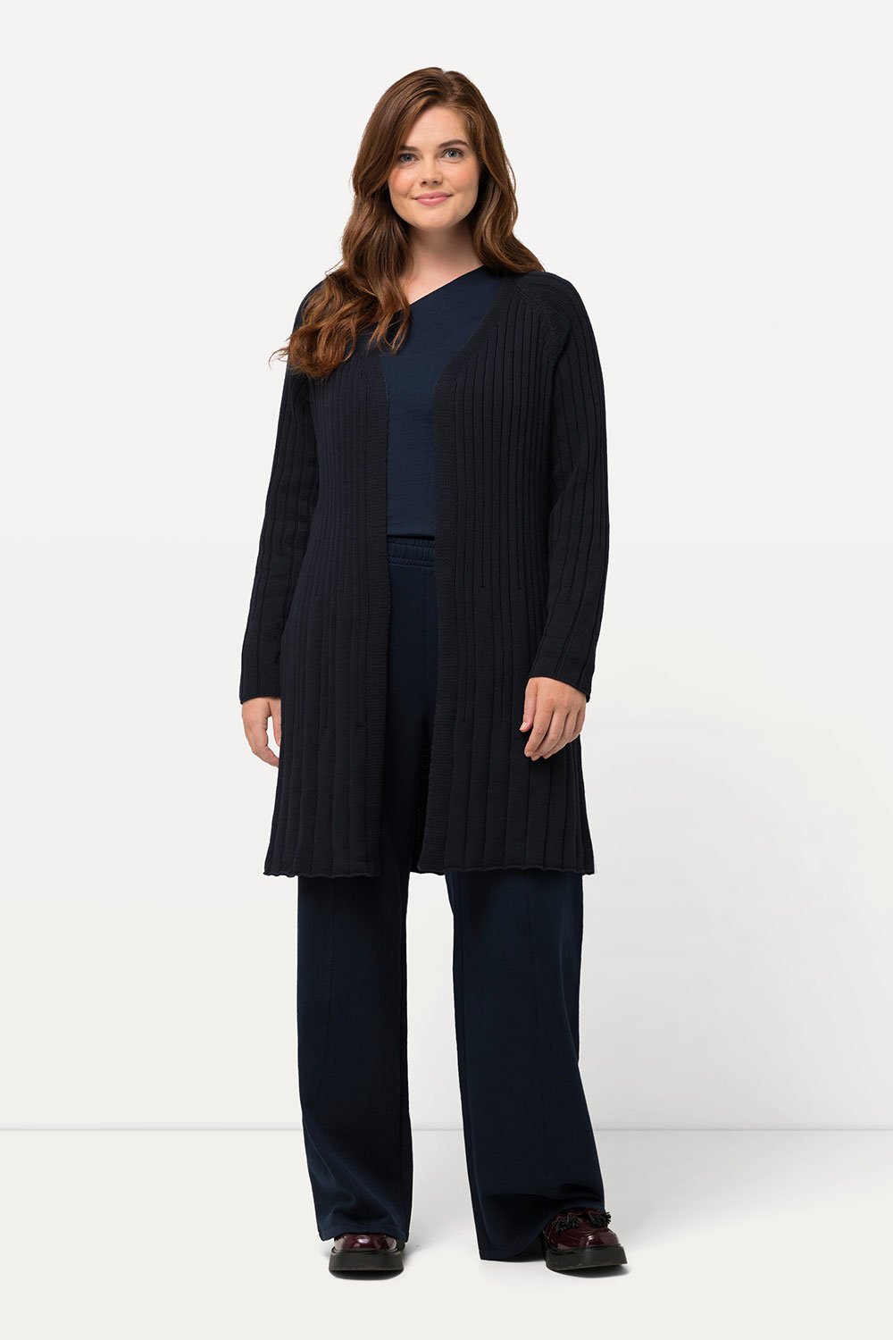 823585130_model_g_01 juodas ilgas kardiganas elegantiskas