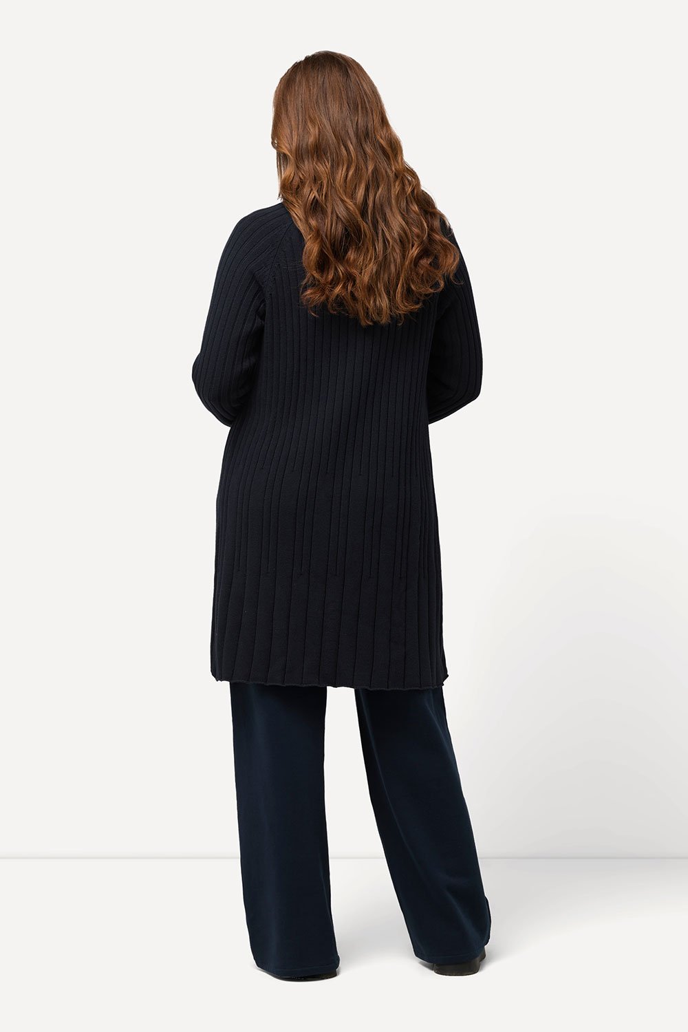 823585130_model_g_02