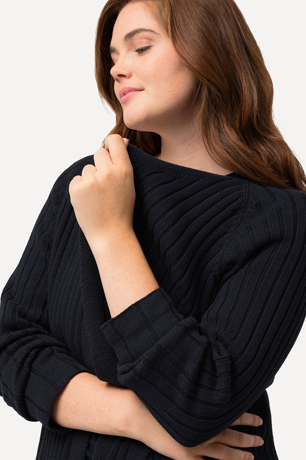 823585130_model_g_21 juodas ilgas kardiganas elegantiskas