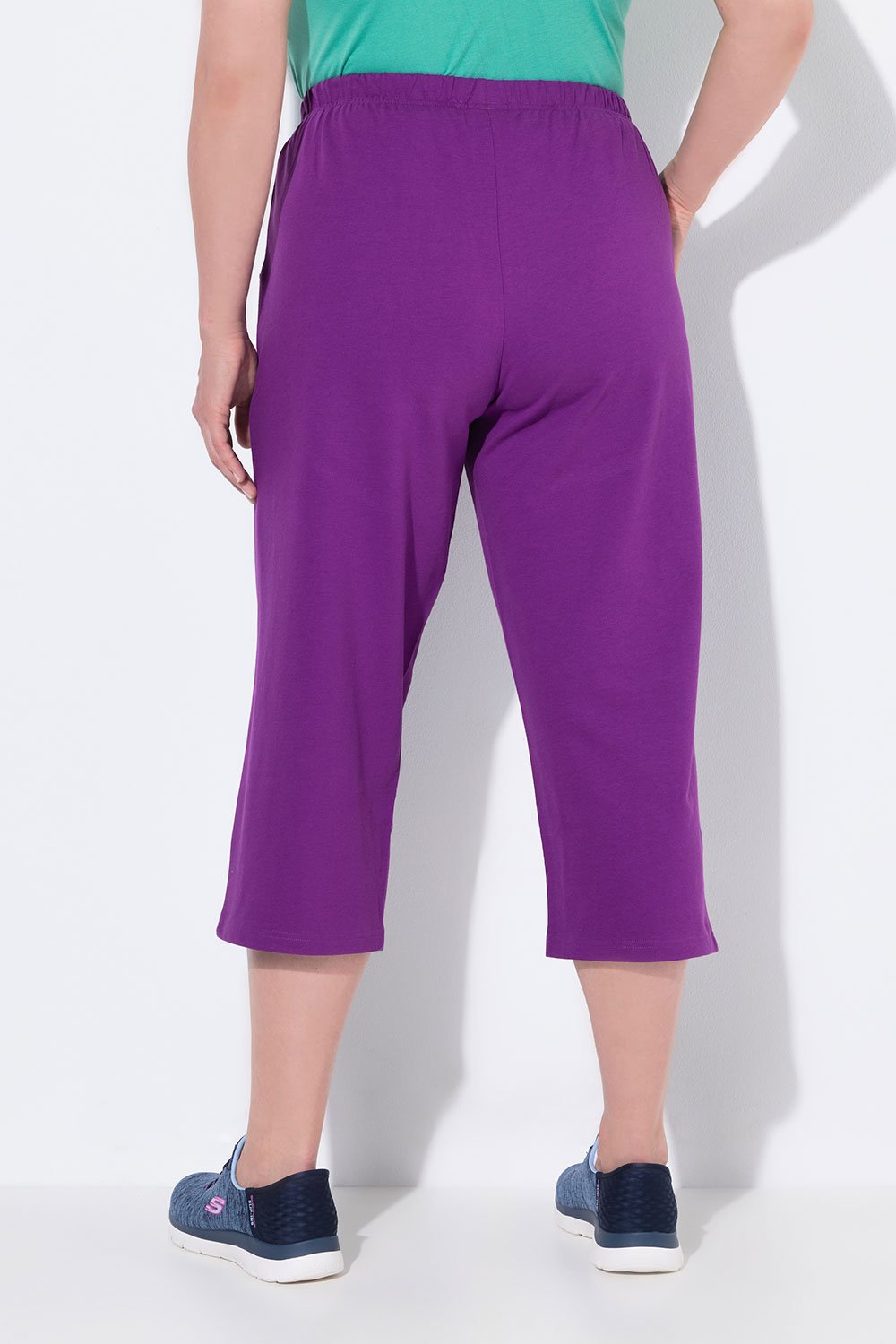 641038825_model_g_02