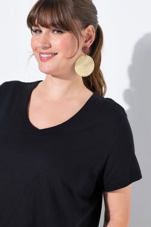 Juoda suknele stambesnems