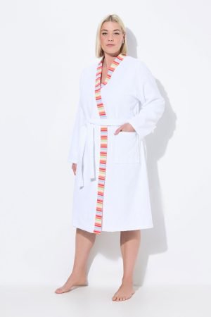 baltas moteriskas maudymosi chalatas