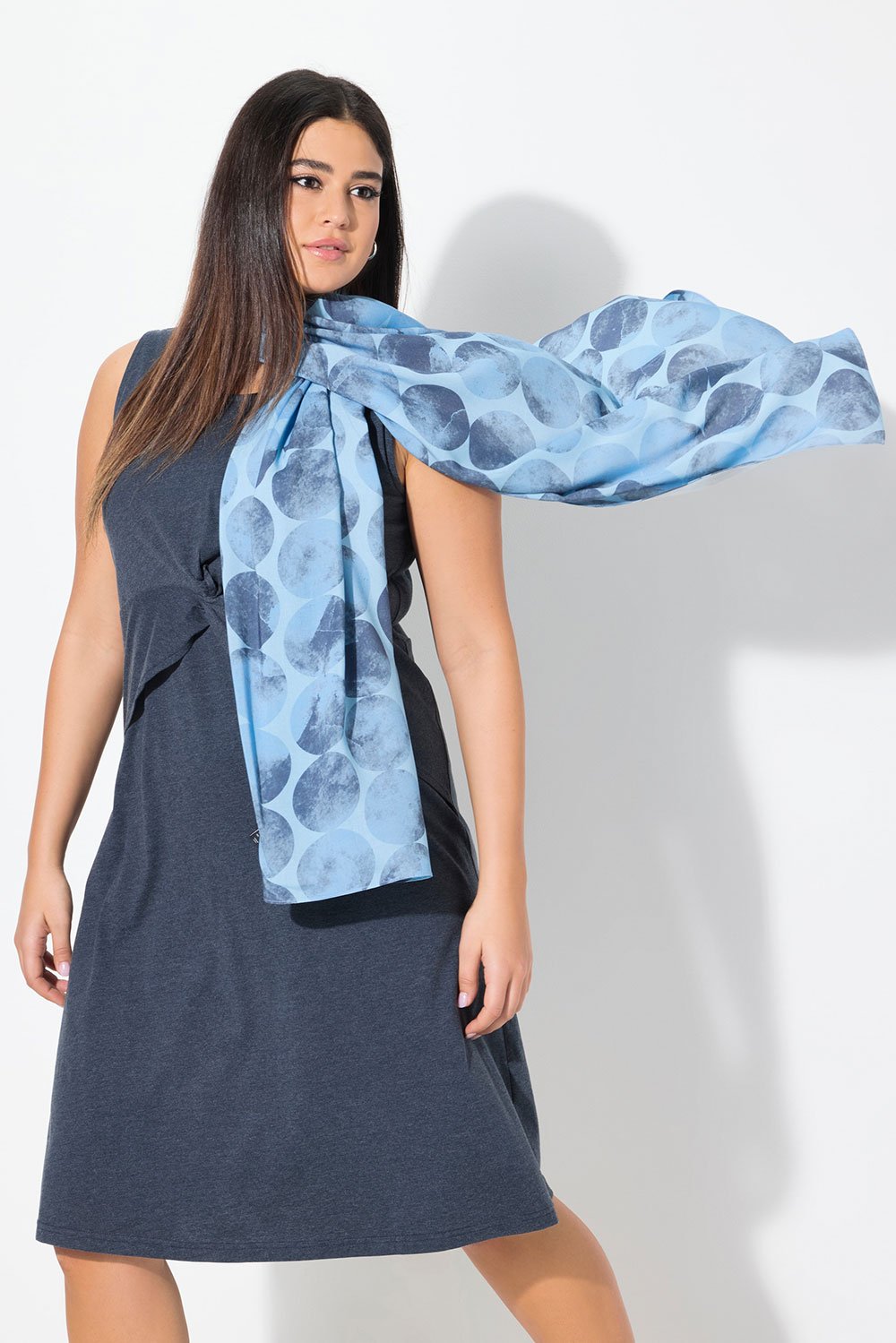 841098720_model_g_30 melsvas salikas skarele