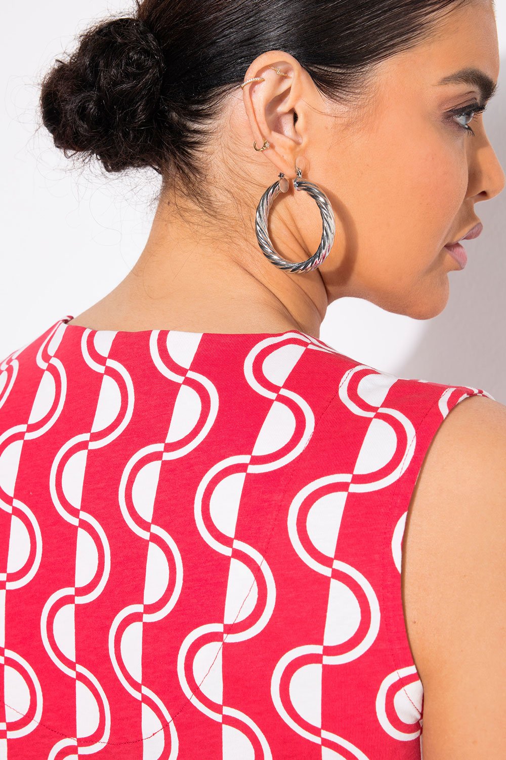 839039520_model_g_23 rausva maikute merginoms moterims vasarai be rankoviu