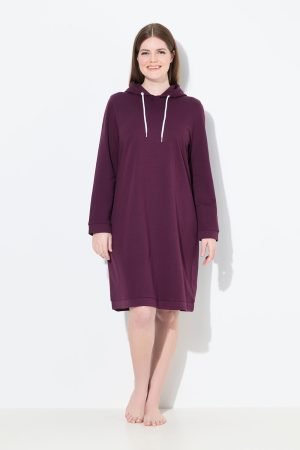 bordo spalvos laisvalaikio suknele su gobtuvu