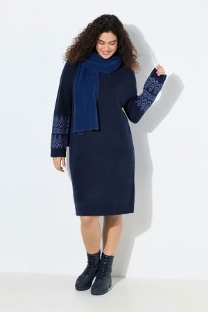 tamsiai melyna megzta suknele su skandinaviskais rastais